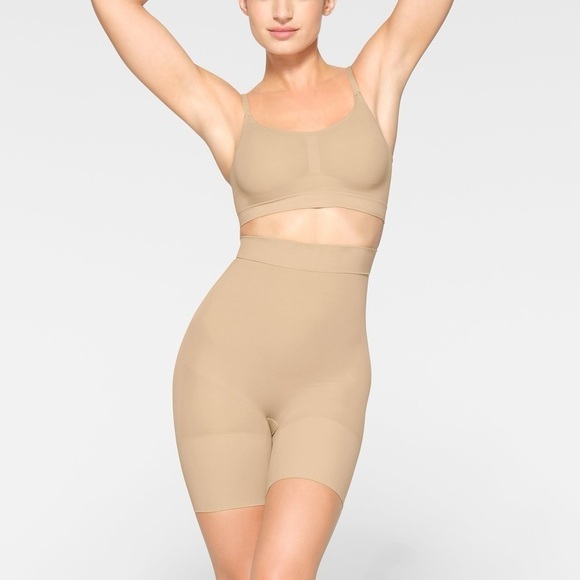 SKIMS Everyday Sculpt High-Waisted Mid Thigh Short in Clay - Picture 6 of 7